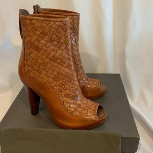 UGG Collection Onorina Woven Peep Toe Heels 7.5